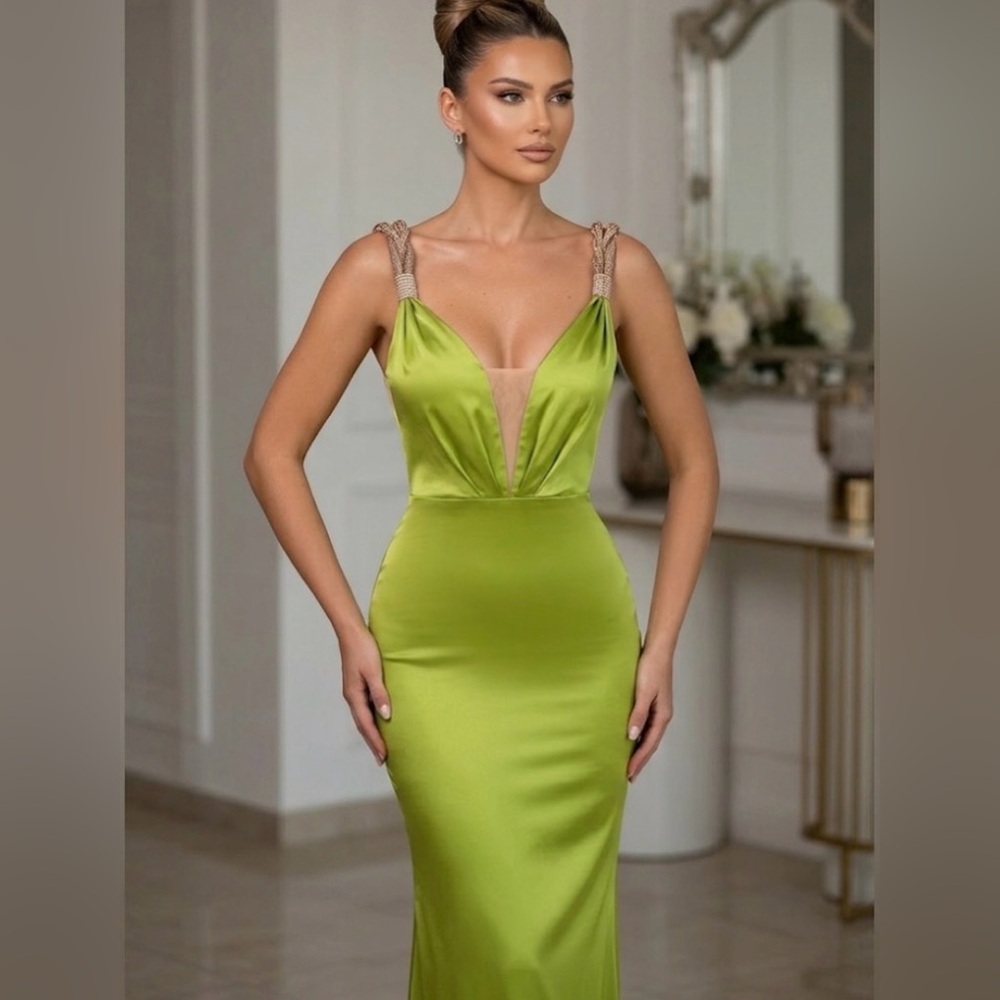 Stand out at your party - Elegant Green Satin Dress